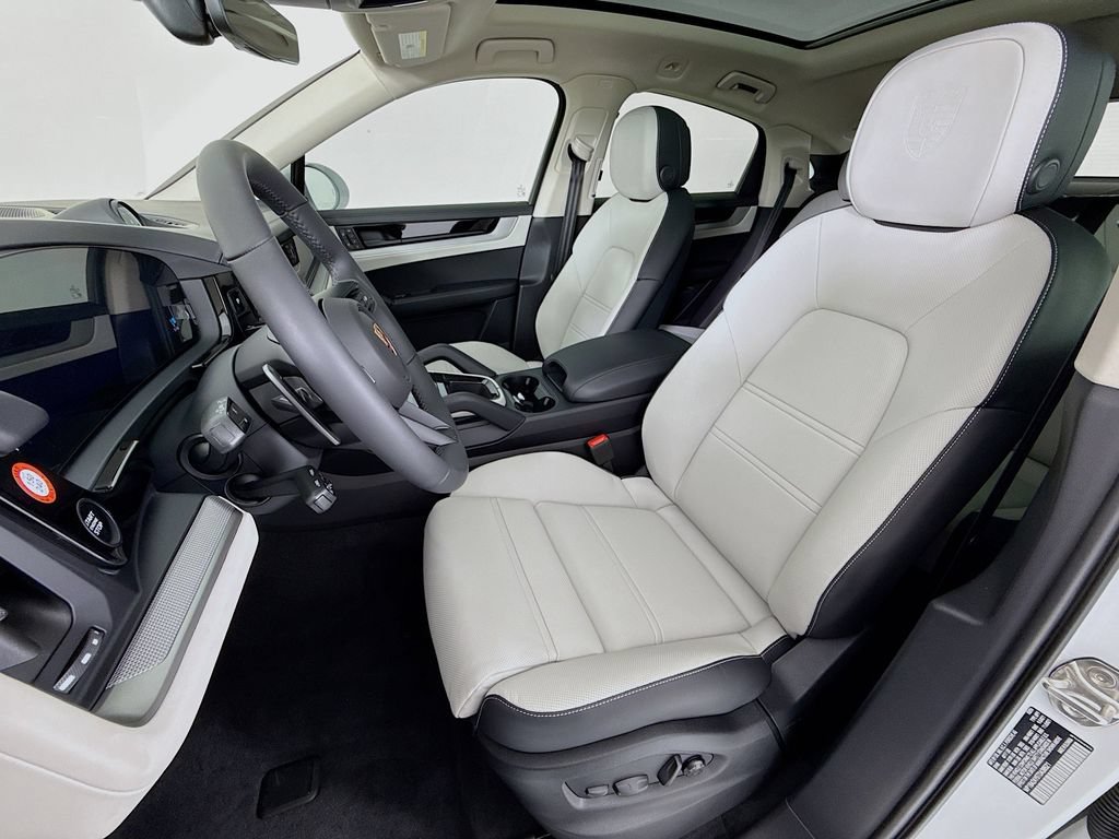 New 2026 Porsche Cayenne Coupe AWD/4WD image 5