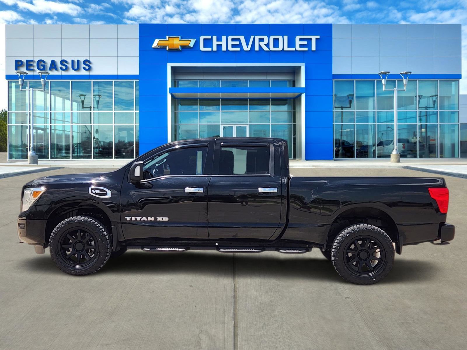 Used 2021 Nissan Titan SV w/ SV Convenience Package AWD/4WD image 3