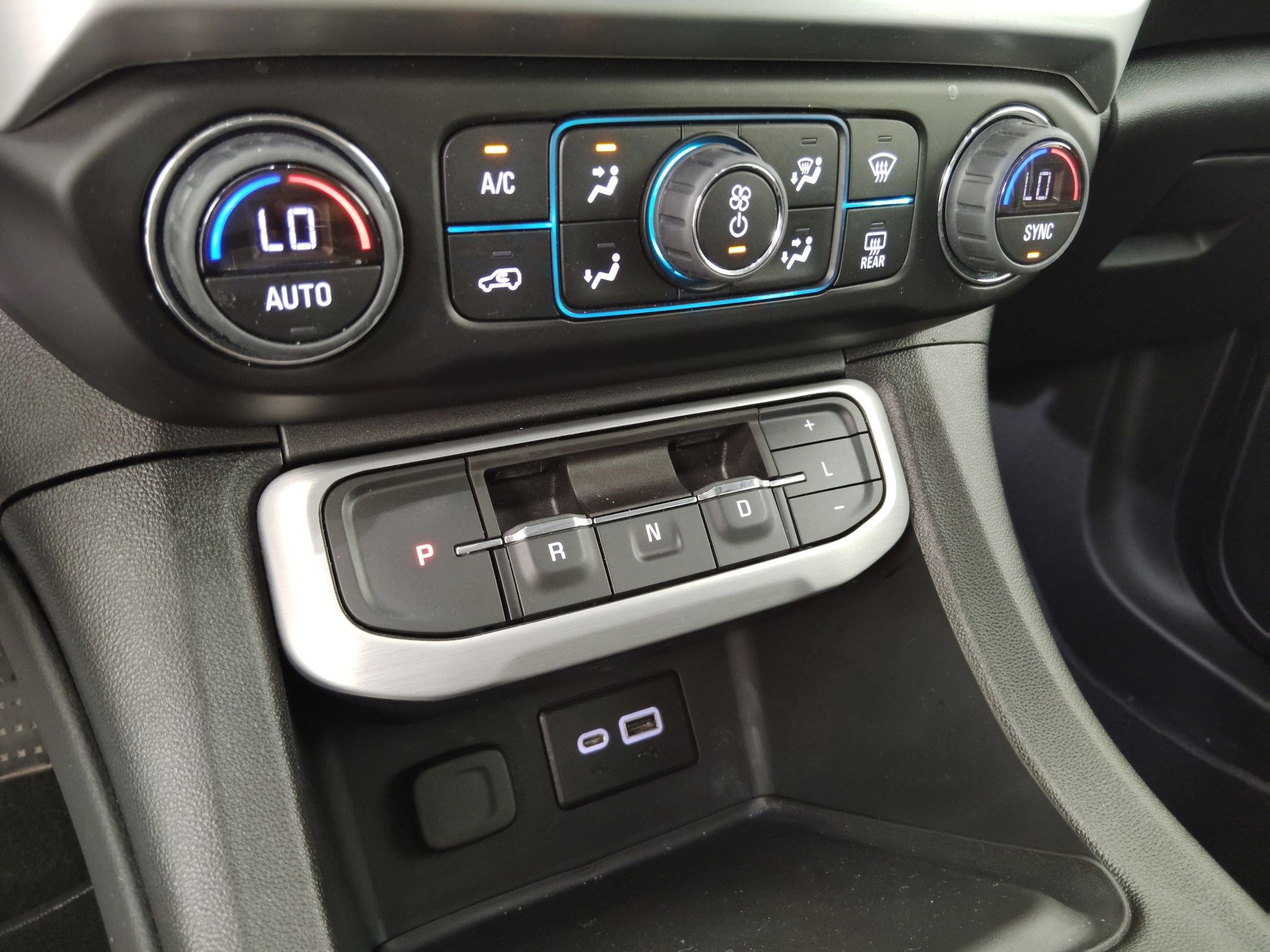 Used 2023 GMC Acadia SLE w/ Driver Convenience Package image 16