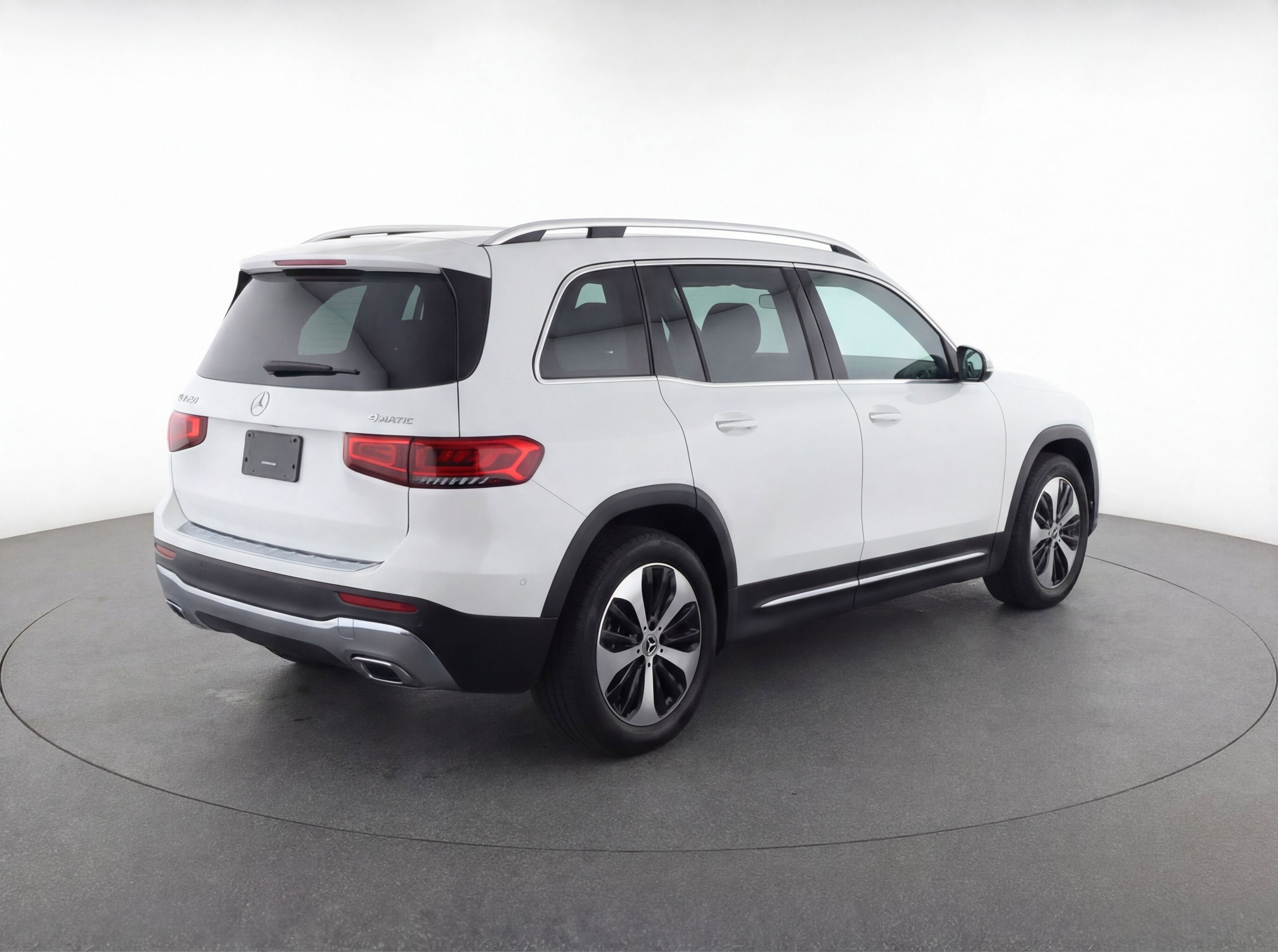 Used 2025 Mercedes-Benz GLB 250 4MATIC image 9