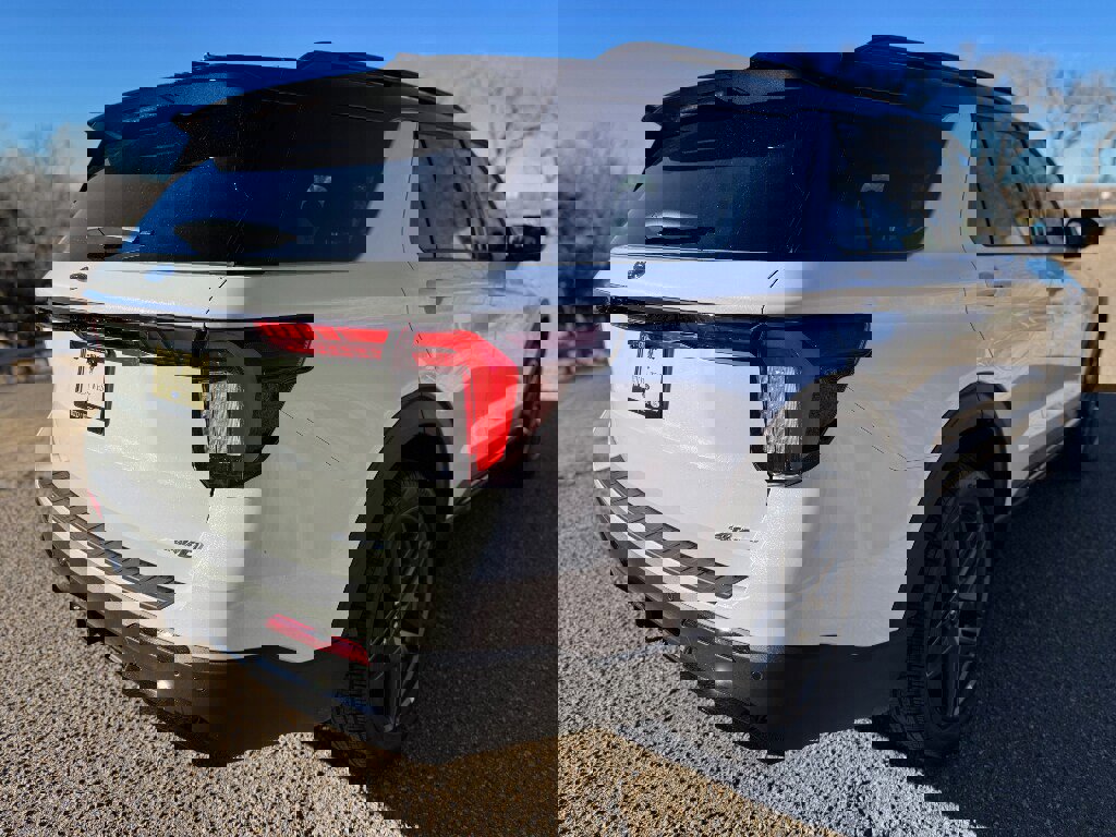 New 2026 Ford Explorer ST-Line w/ ST-Line Street Pack image 12