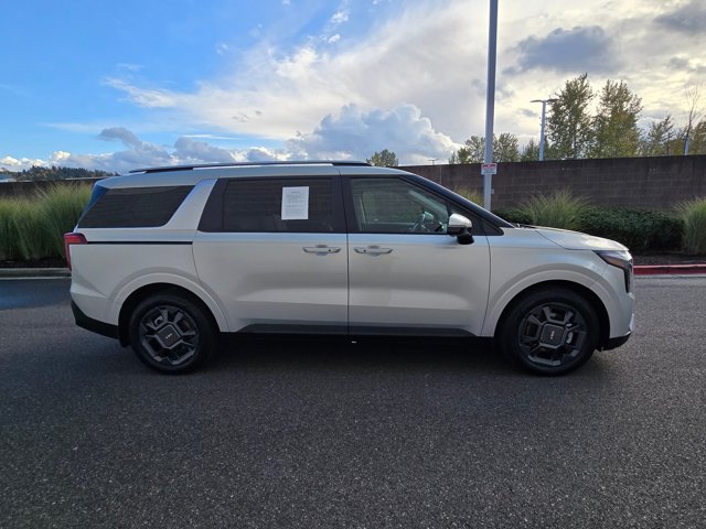 Used 2026 Kia Carnival EX FWD image 4