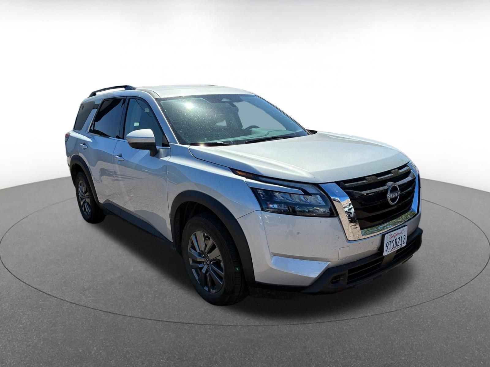 Used 2025 Nissan Pathfinder SV image 1