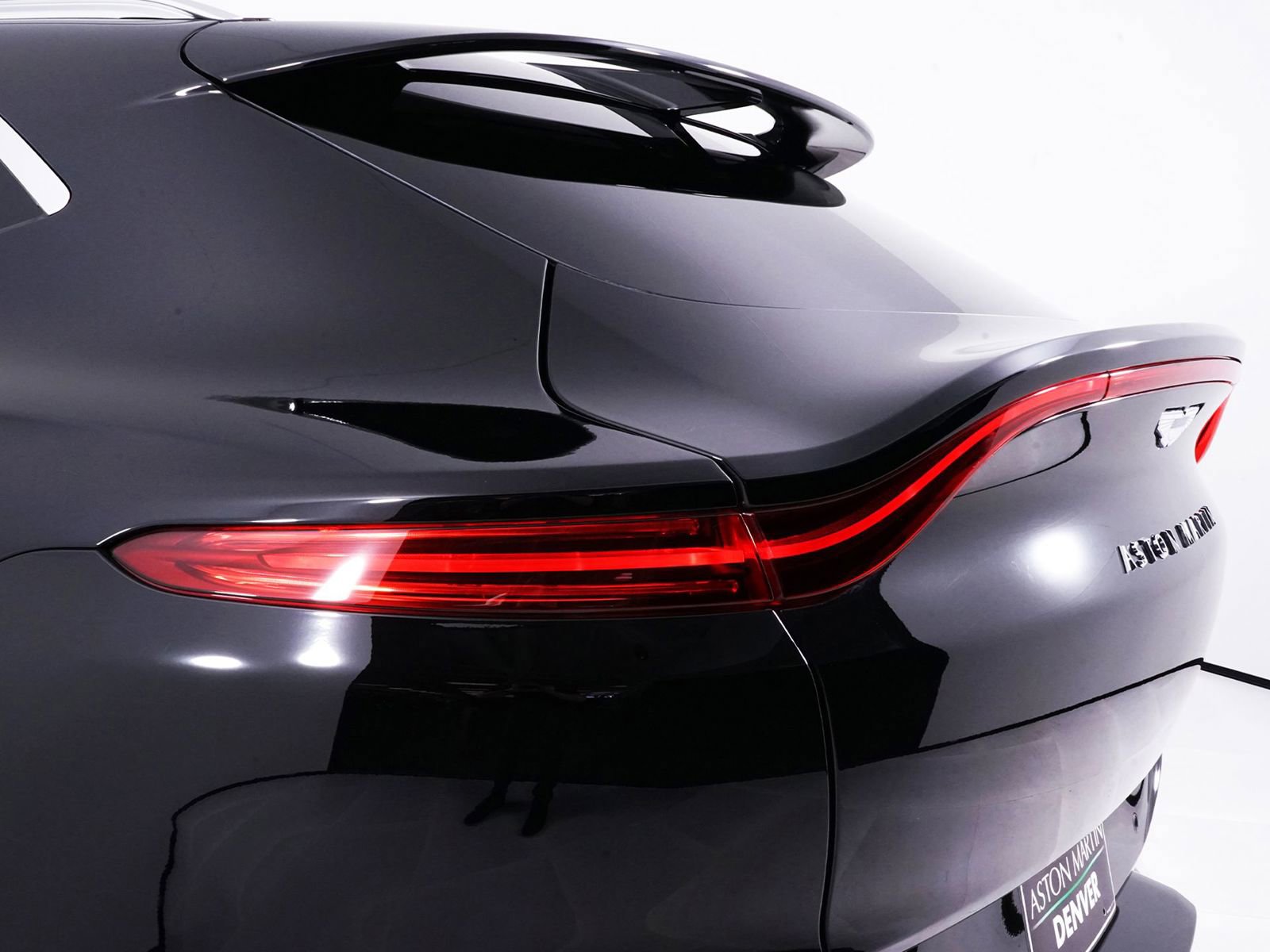 Used 2023 Aston Martin DBX image 21