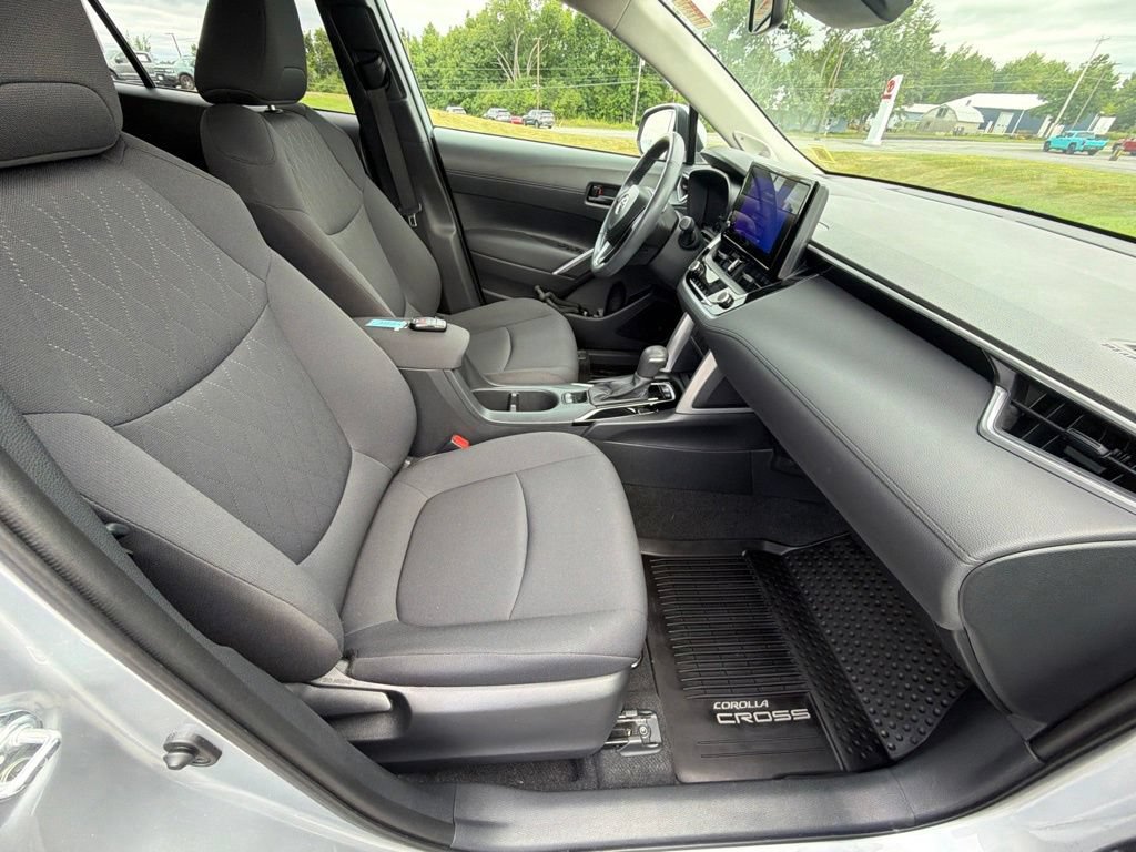 Used 2024 Toyota Corolla Cross LE w/ Moonroof Package AWD/4WD image 31