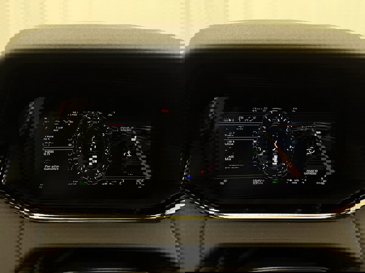 Used 2020 Land Rover Range Rover Evoque R-Dynamic SE image 12