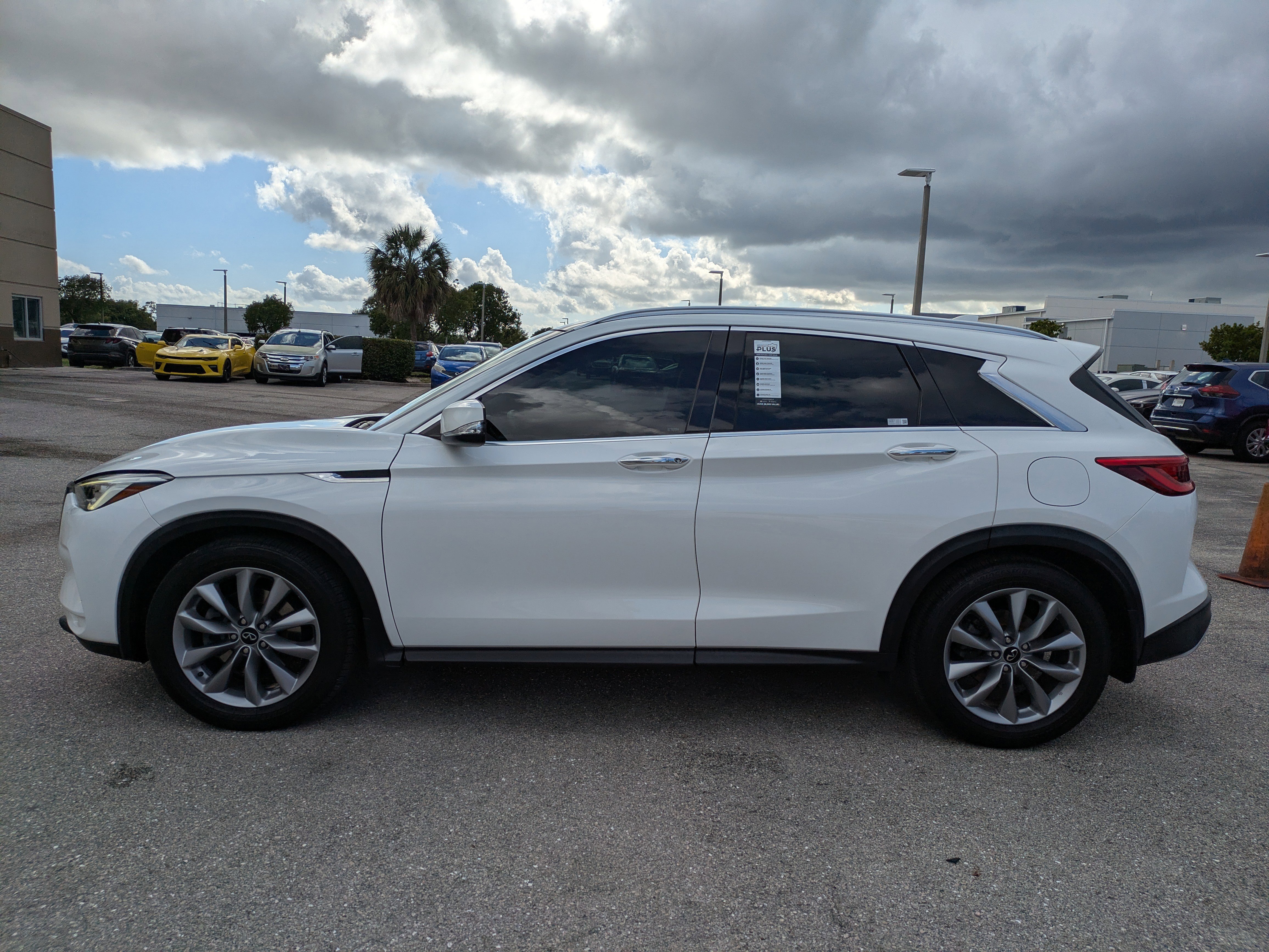 Used 2020 INFINITI QX50 Luxe w/ Navigation Package FWD image 8