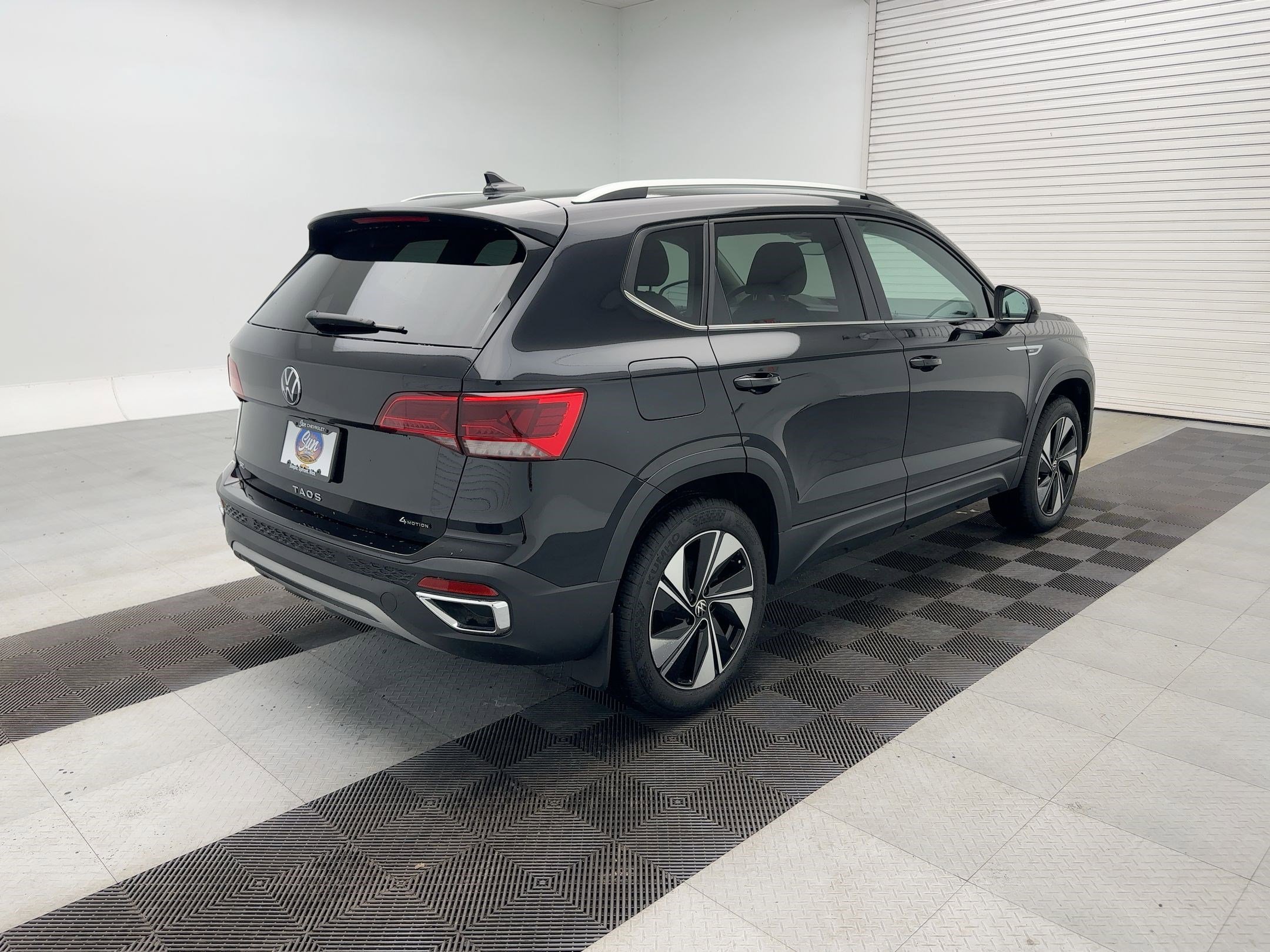 Used 2024 Volkswagen Taos SE image 9