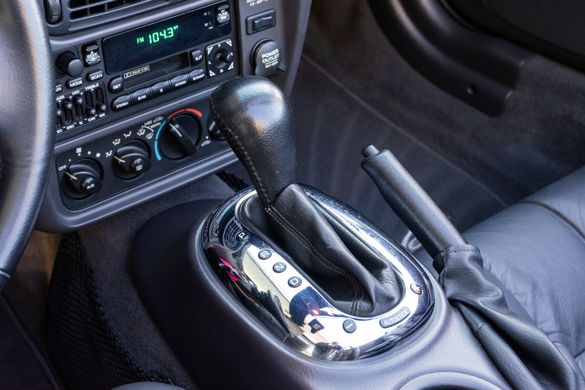 Used 2001 Chrysler Prowler image 25