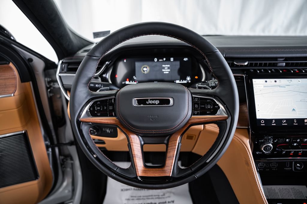 New 2025 Jeep Grand Cherokee Summit image 30