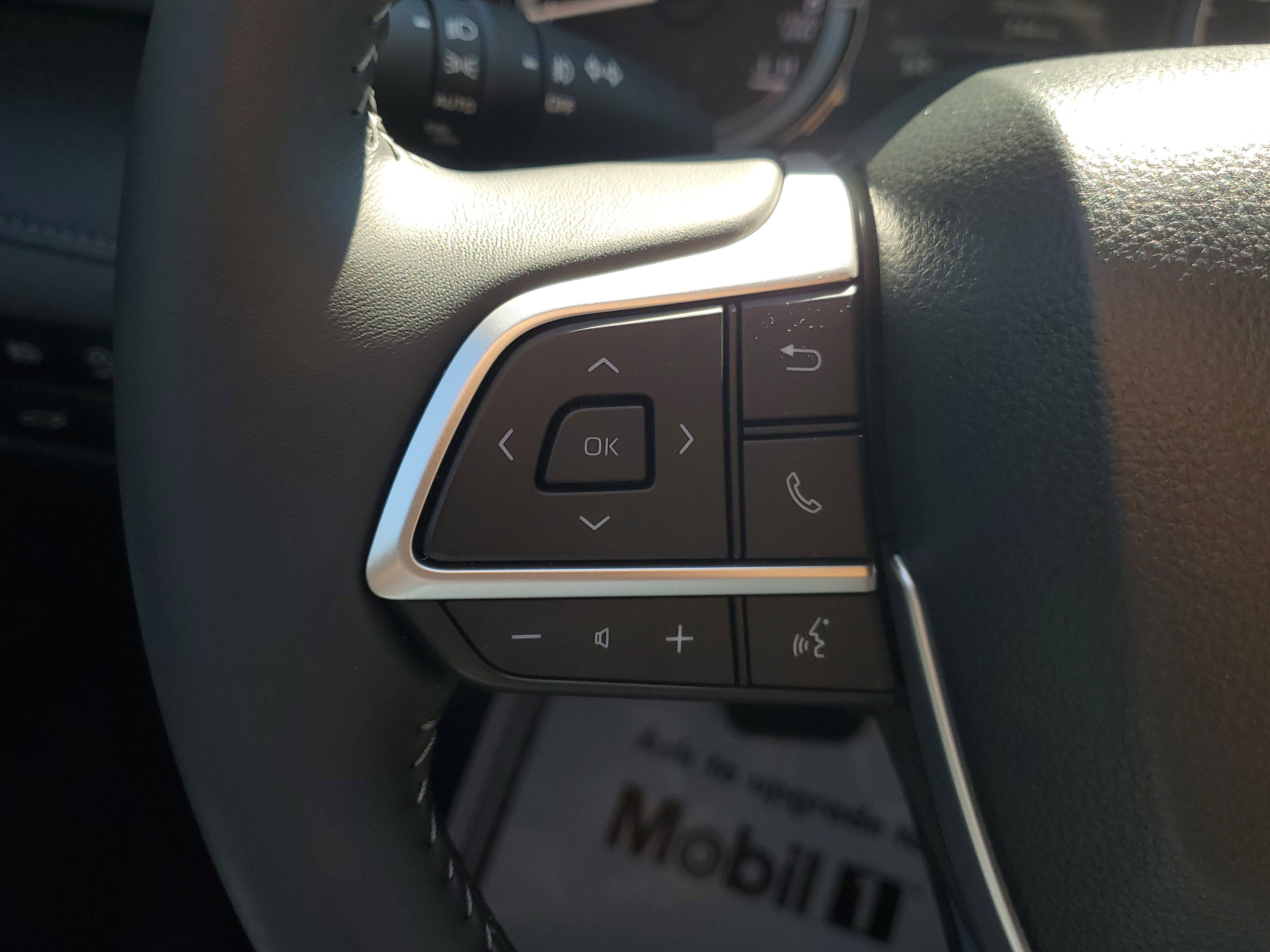 Used 2026 Toyota Highlander XLE image 25