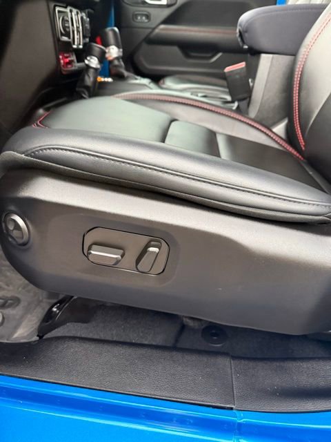 Used 2024 Jeep Wrangler Unlimited Rubicon AWD/4WD image 15