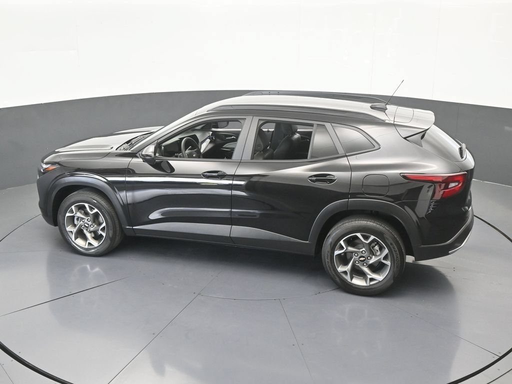 Used 2026 Chevrolet Trax LT FWD image 44