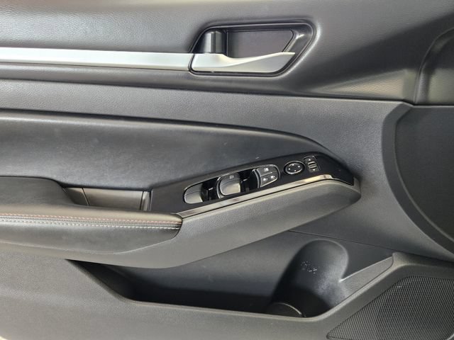 Used 2025 Nissan Altima 2.5 SR w/ SR Premium Package FWD image 23