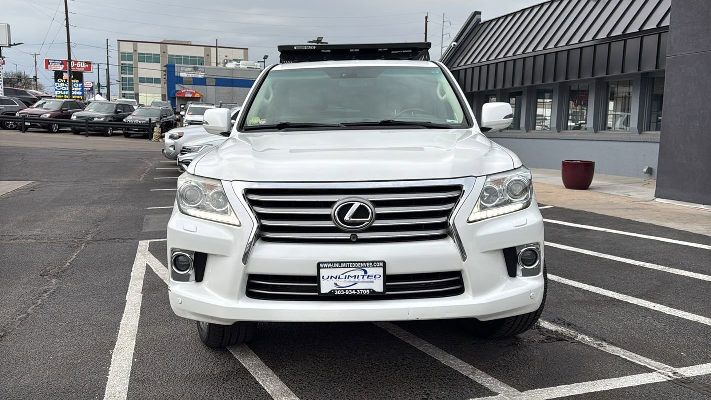 Used 2013 Lexus LX 570 4WD w/ Luxury Pkg image 8
