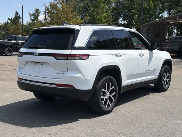 Used 2025 Jeep Grand Cherokee Limited w/ Trailer Tow Package AWD/4WD image 12