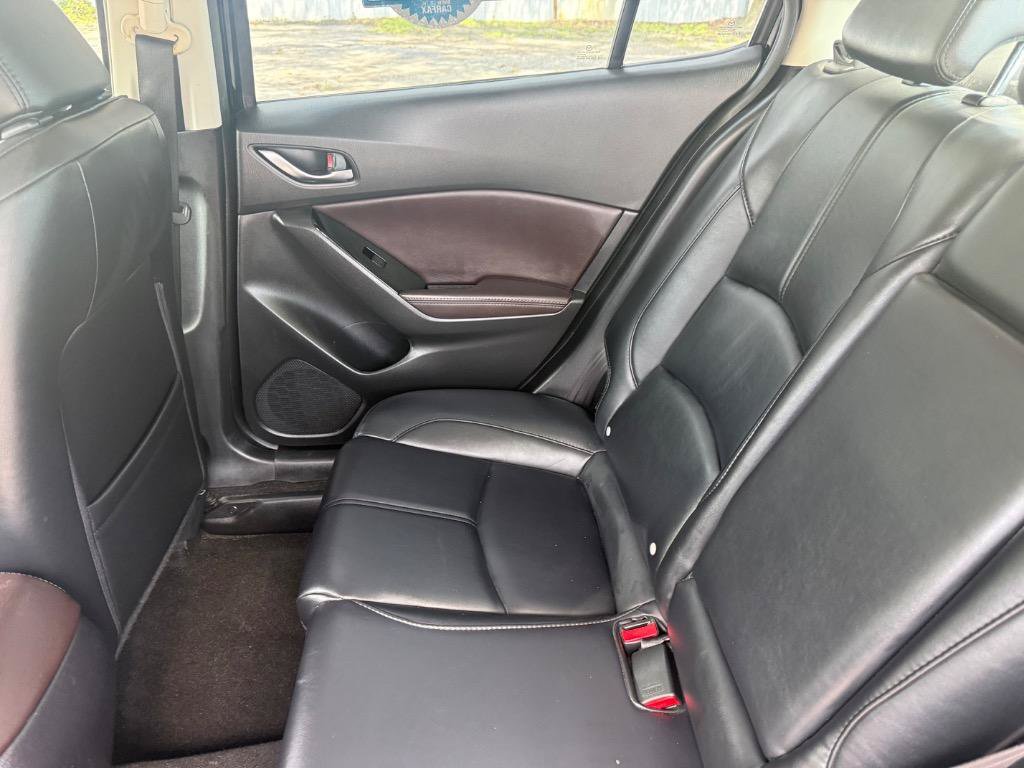 Used 2018 MAZDA MAZDA3 Touring FWD image 36