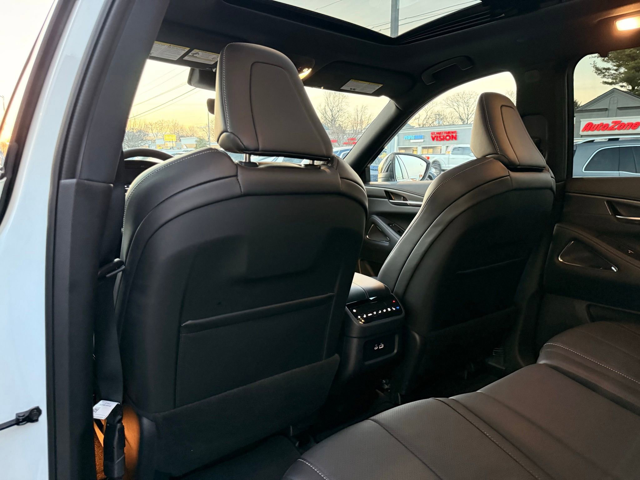 Used 2025 INFINITI QX60 Luxe w/ Black Edition image 39