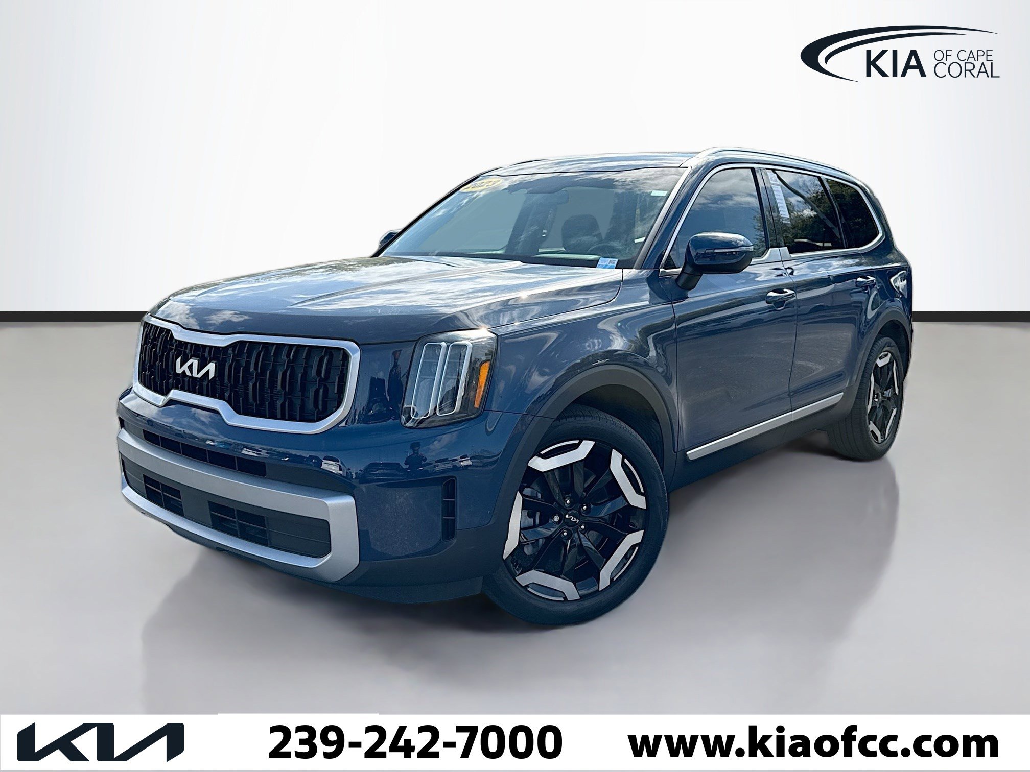 Used 2023 Kia Telluride EX w/ EX Captain's Chair Package