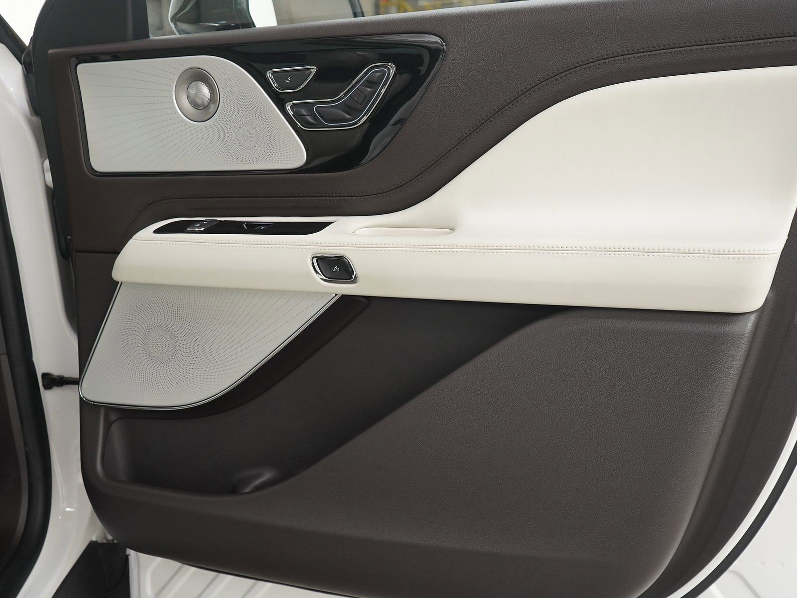 Used 2024 Lincoln Aviator Black Label image 12