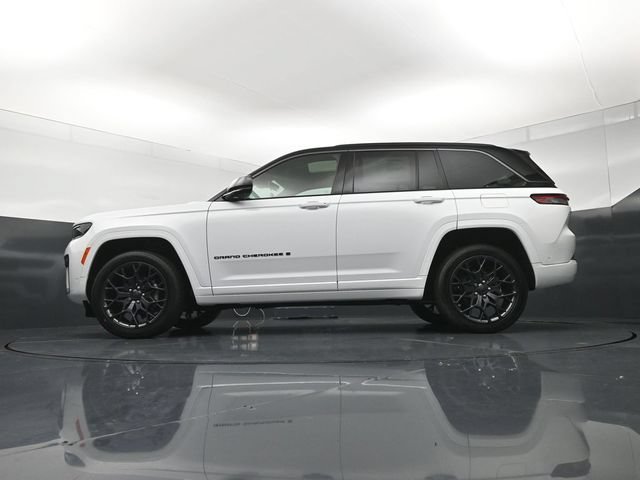 New 2026 Jeep Grand Cherokee Summit w/ Obsidian Package AWD/4WD image 21