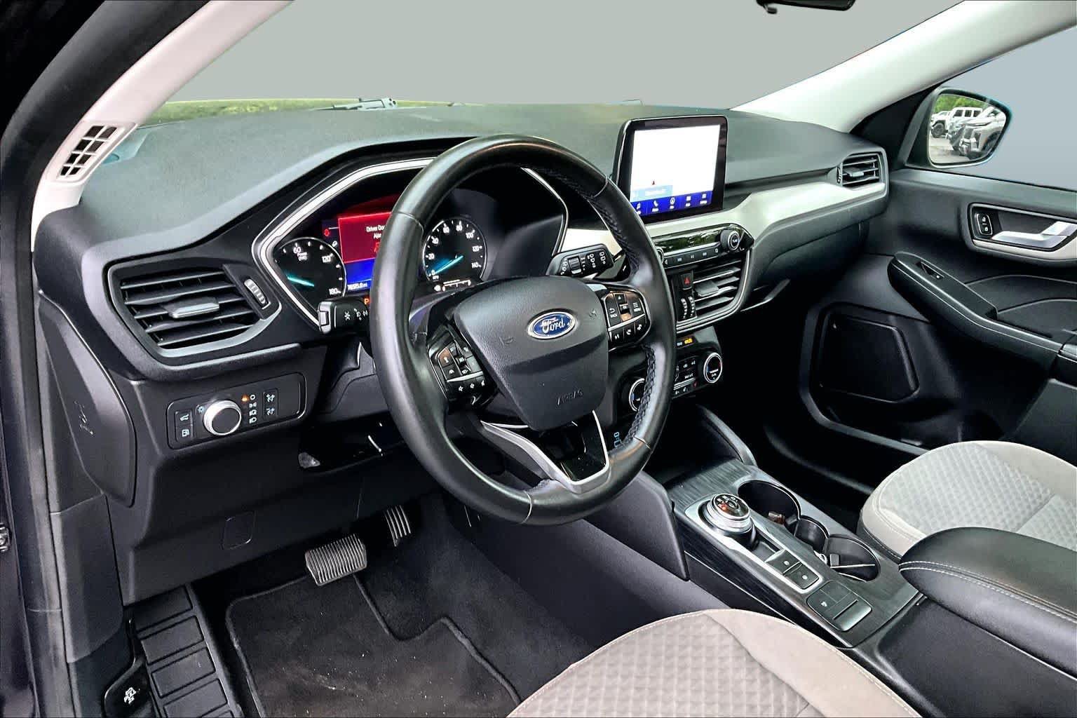 Used 2021 Ford Escape SE w/ SE Sport Appearance Package AWD/4WD image 17