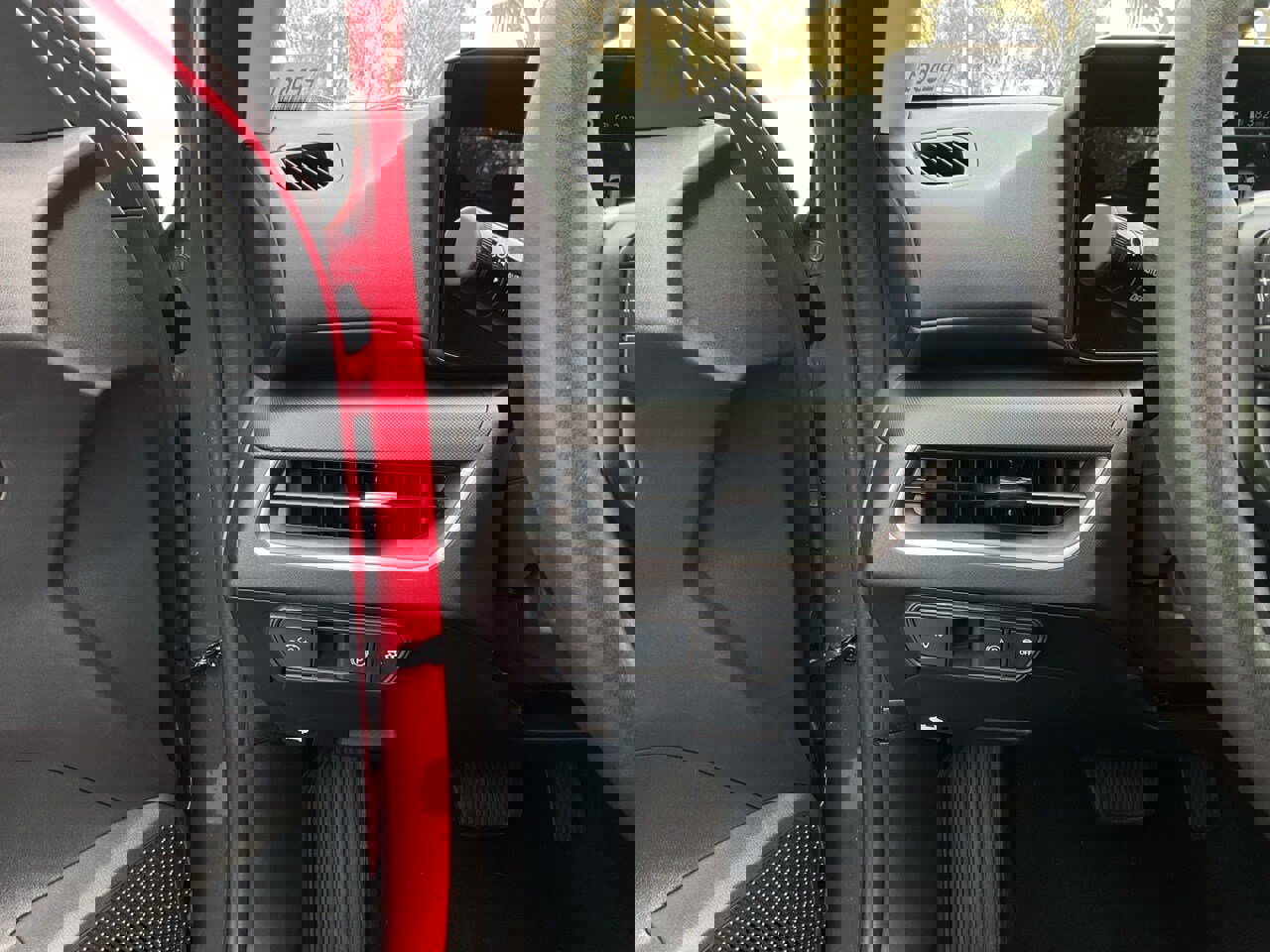 Used 2025 Kia K4 LXS image 24