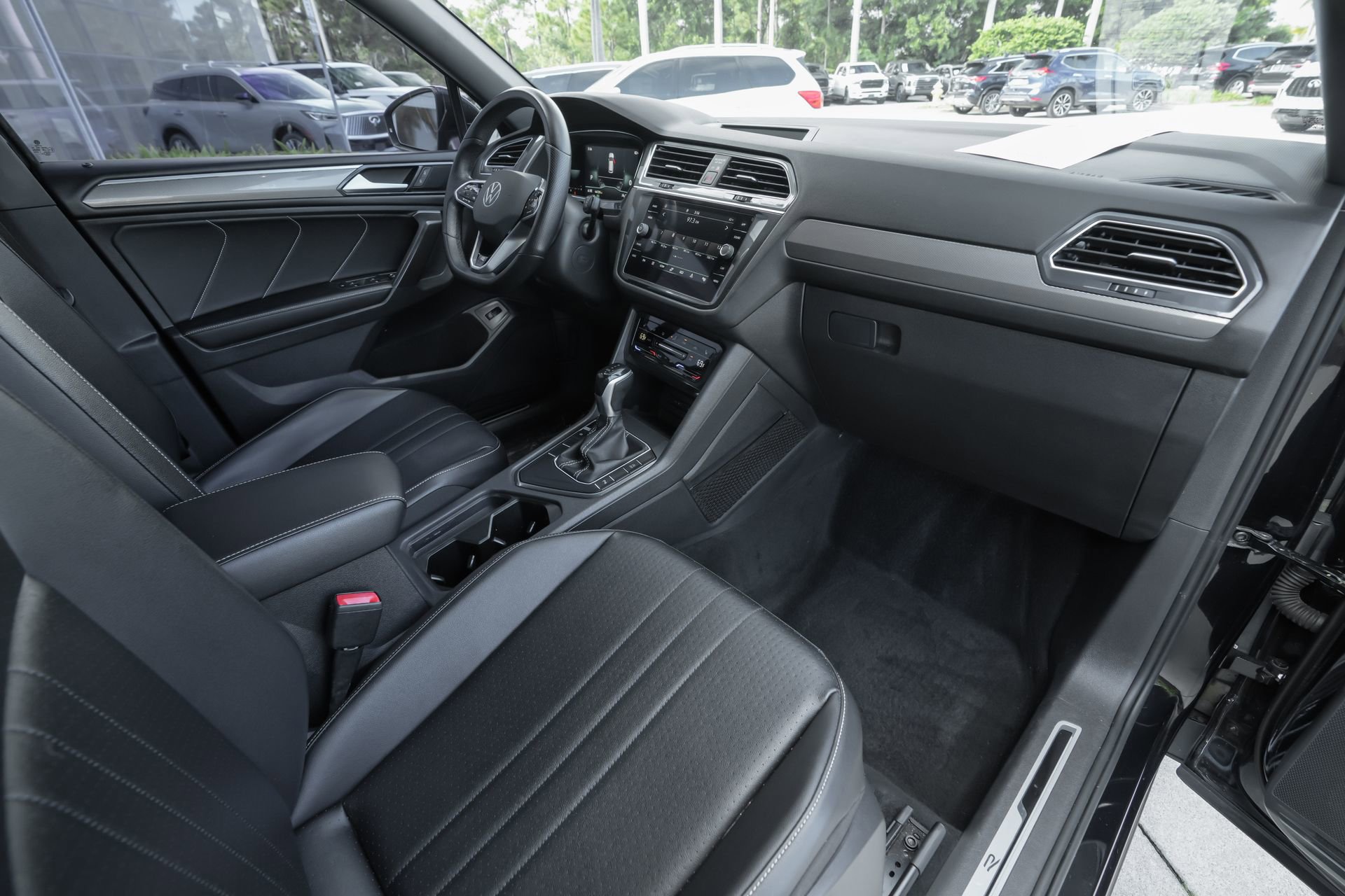 Used 2022 Volkswagen Tiguan SE R-Line image 37