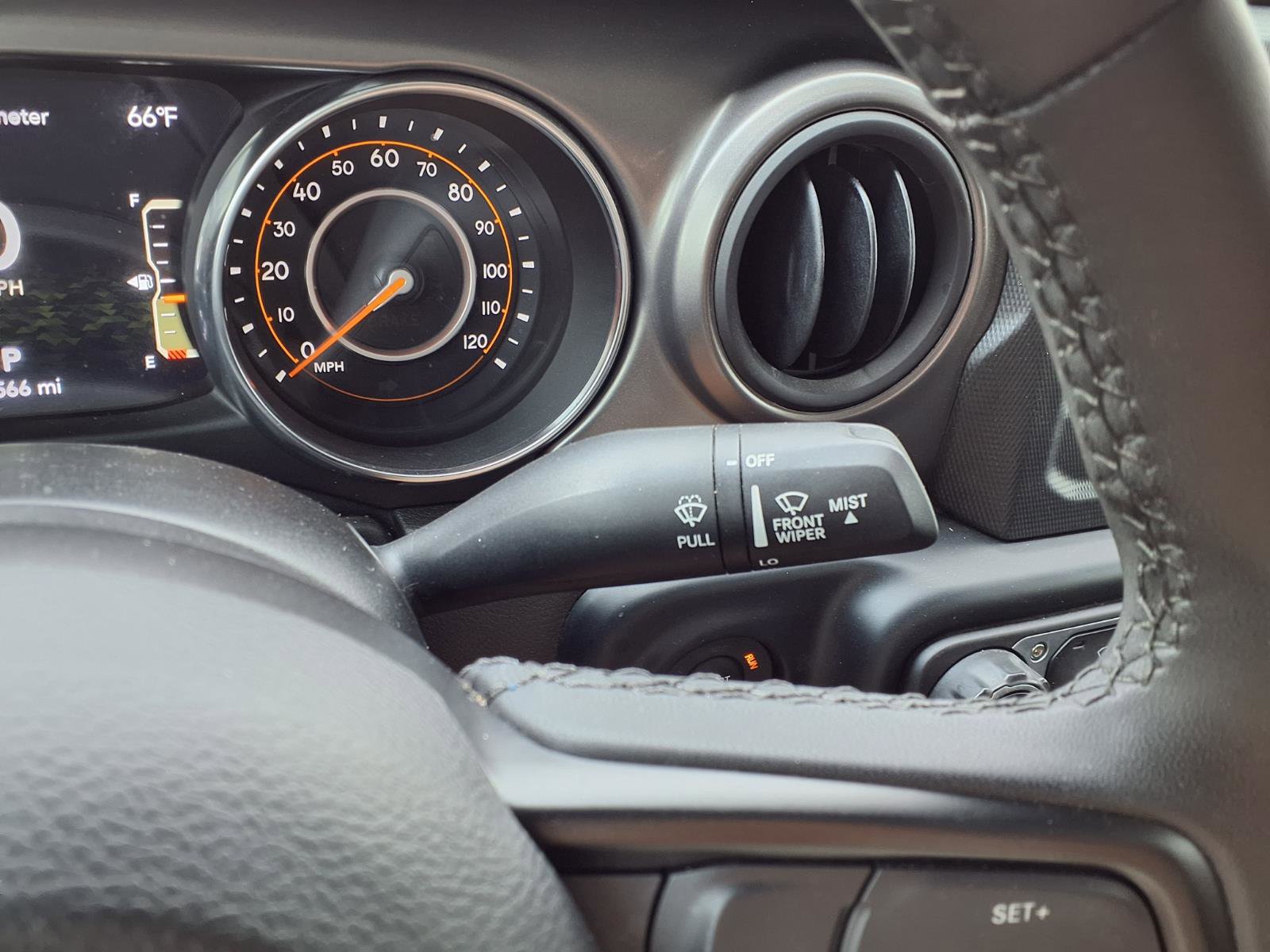 Used 2023 Jeep Gladiator Sport image 13