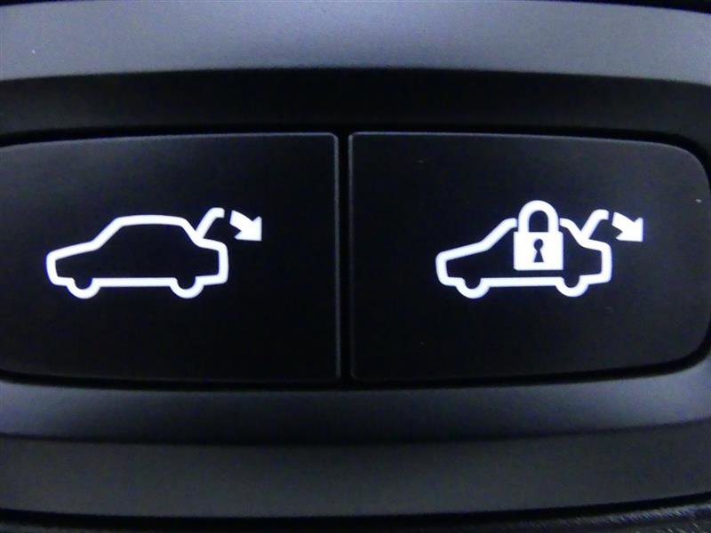 Used 2024 Volvo XC60 T8 Ultimate image 27