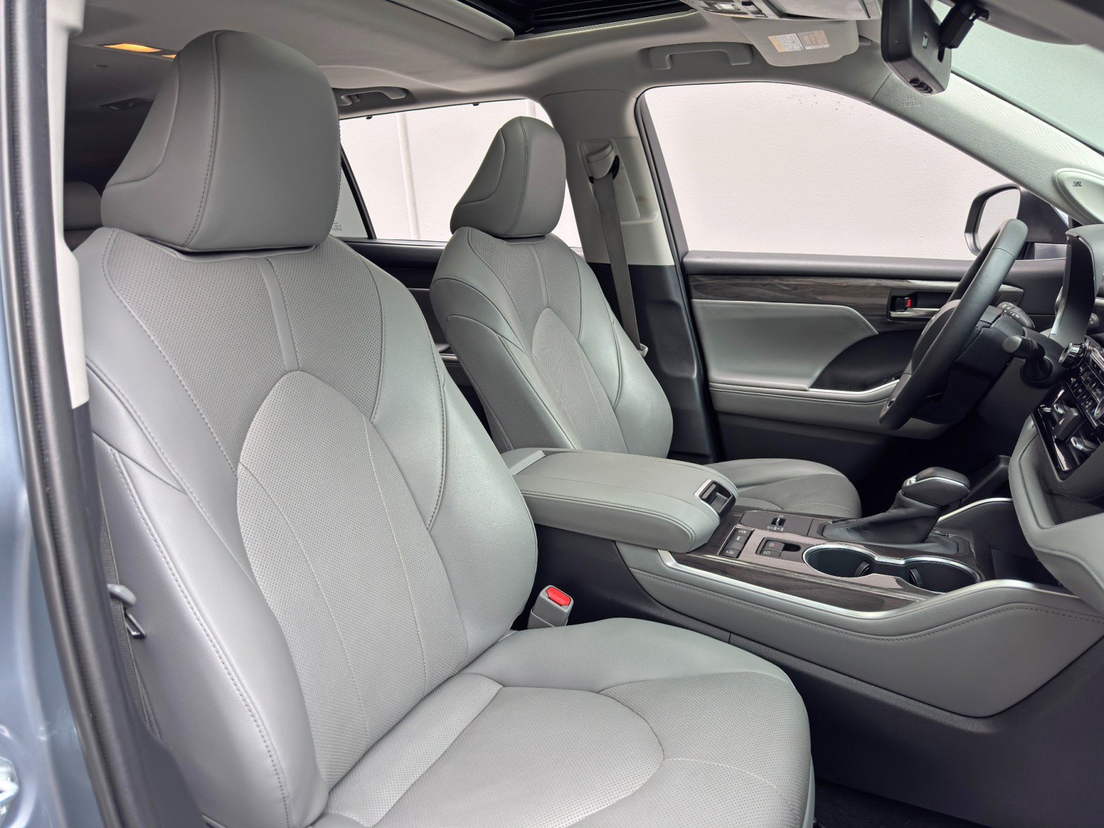 Used 2020 Toyota Highlander Limited FWD image 39