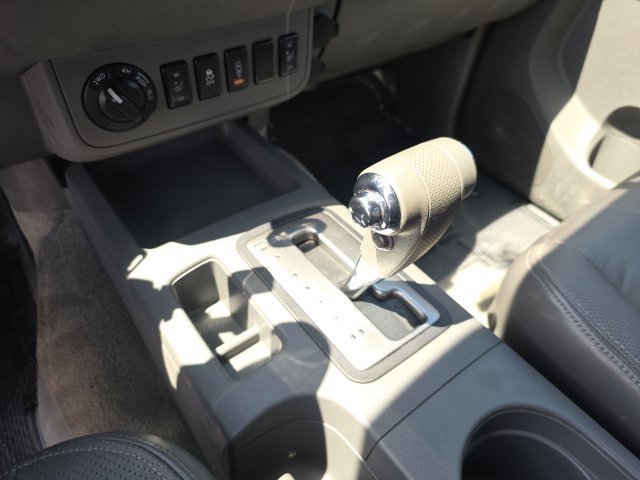 Used 2015 Nissan Frontier SL w/ Moonroof Package AWD/4WD image 28