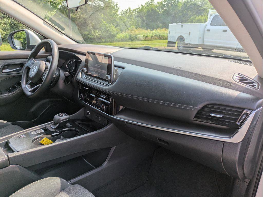 Used 2021 Nissan Rogue SV image 32