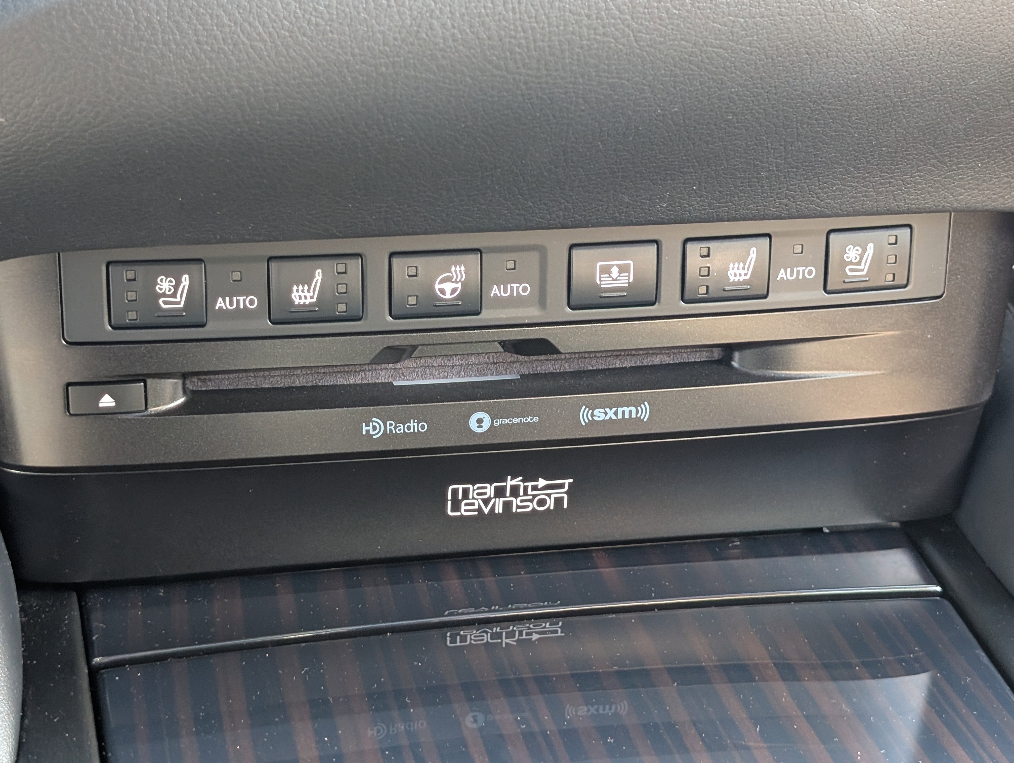 Used 2020 Lexus ES 350 Ultra Luxury w/ Accessory Package 2 image 28