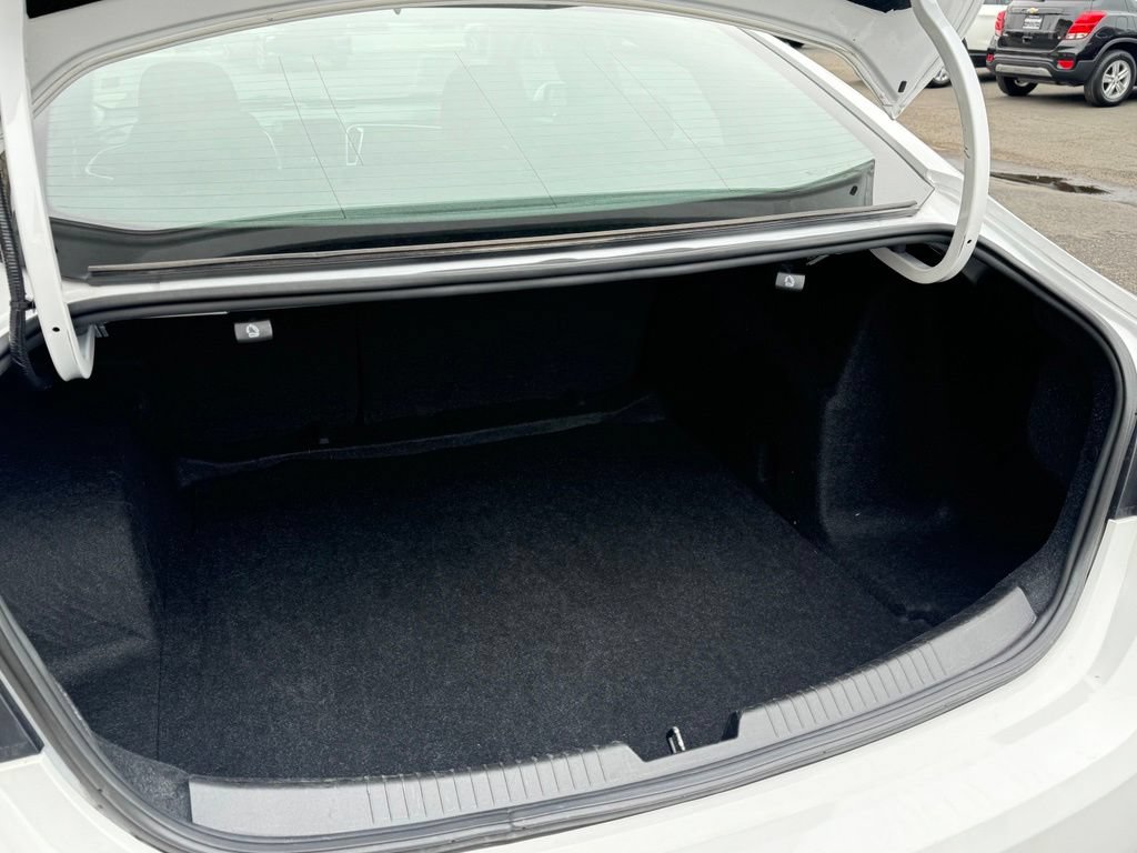 Used 2023 Chevrolet Malibu LT FWD image 6