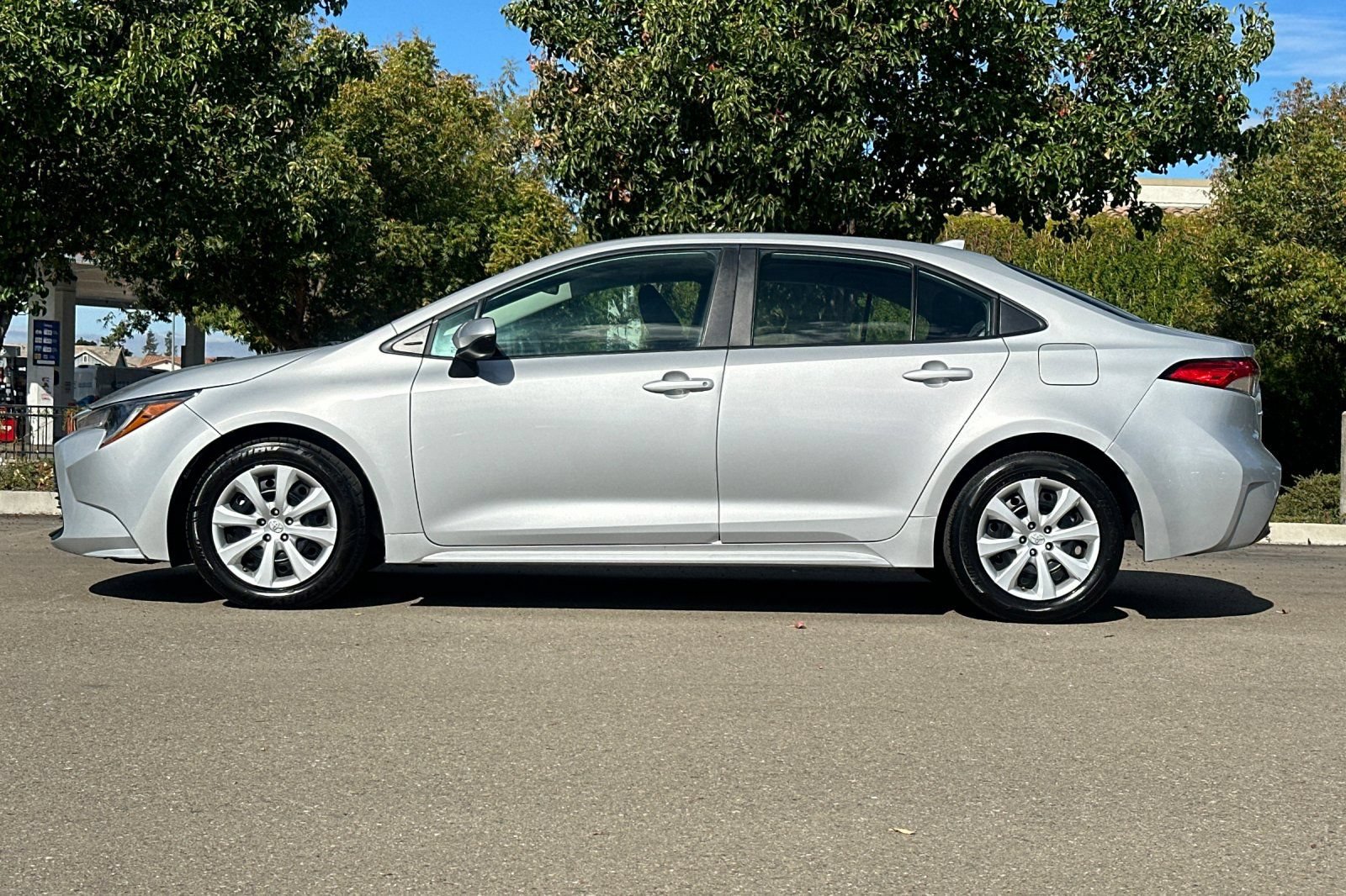 Used 2024 Toyota Corolla LE FWD image 7