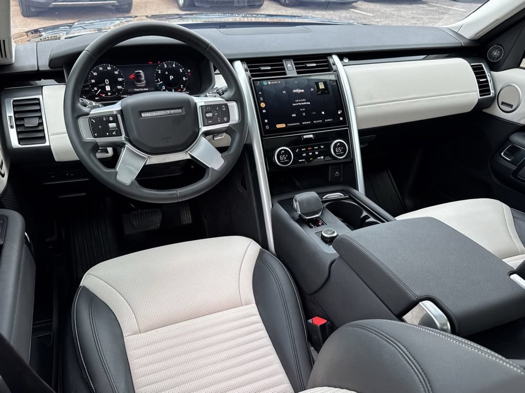 Used 2025 Land Rover Discovery S AWD/4WD image 7