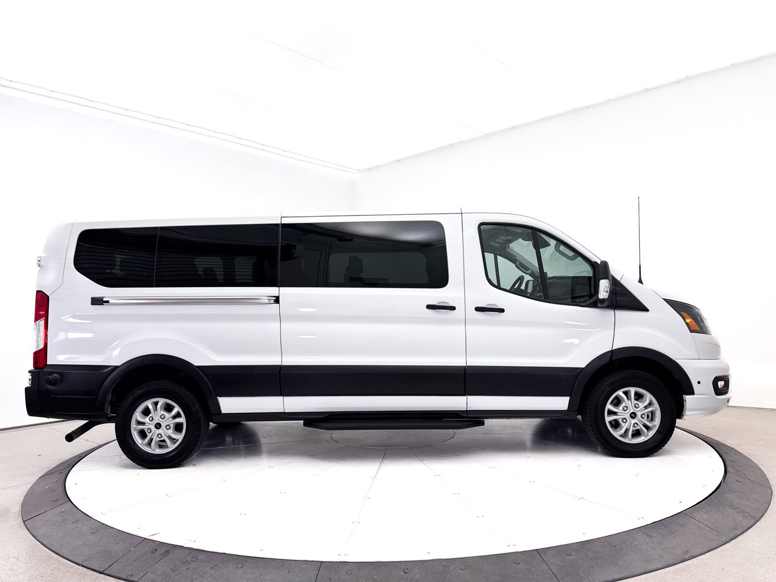 Used 2024 Ford Transit 350 XLT RWD image 37