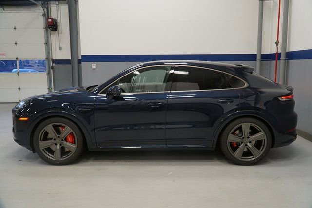 New 2026 Porsche Cayenne Turbo image 2