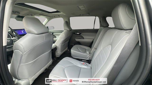New 2026 Toyota Highlander XLE image 13