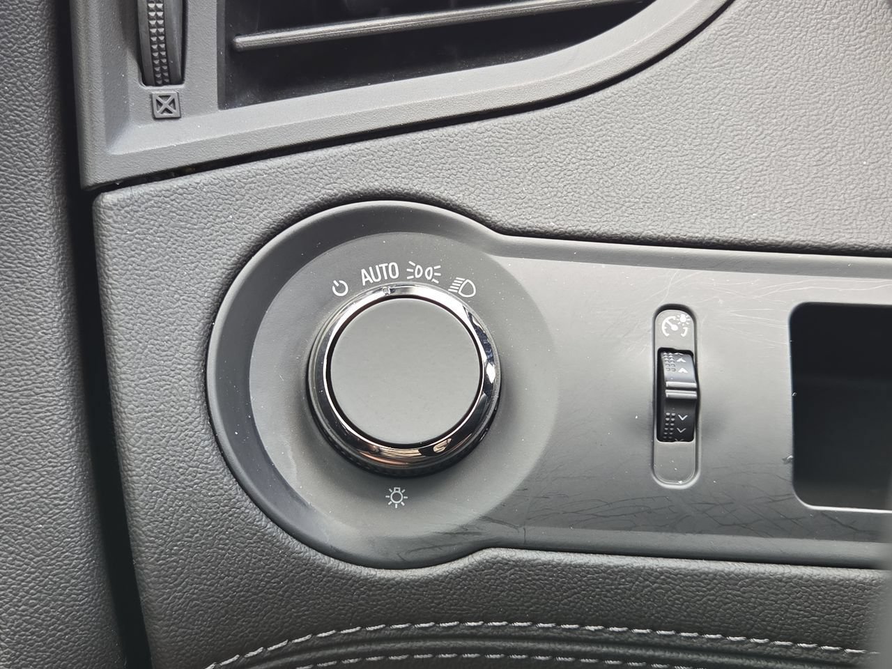 Used 2015 Buick LaCrosse FWD image 30