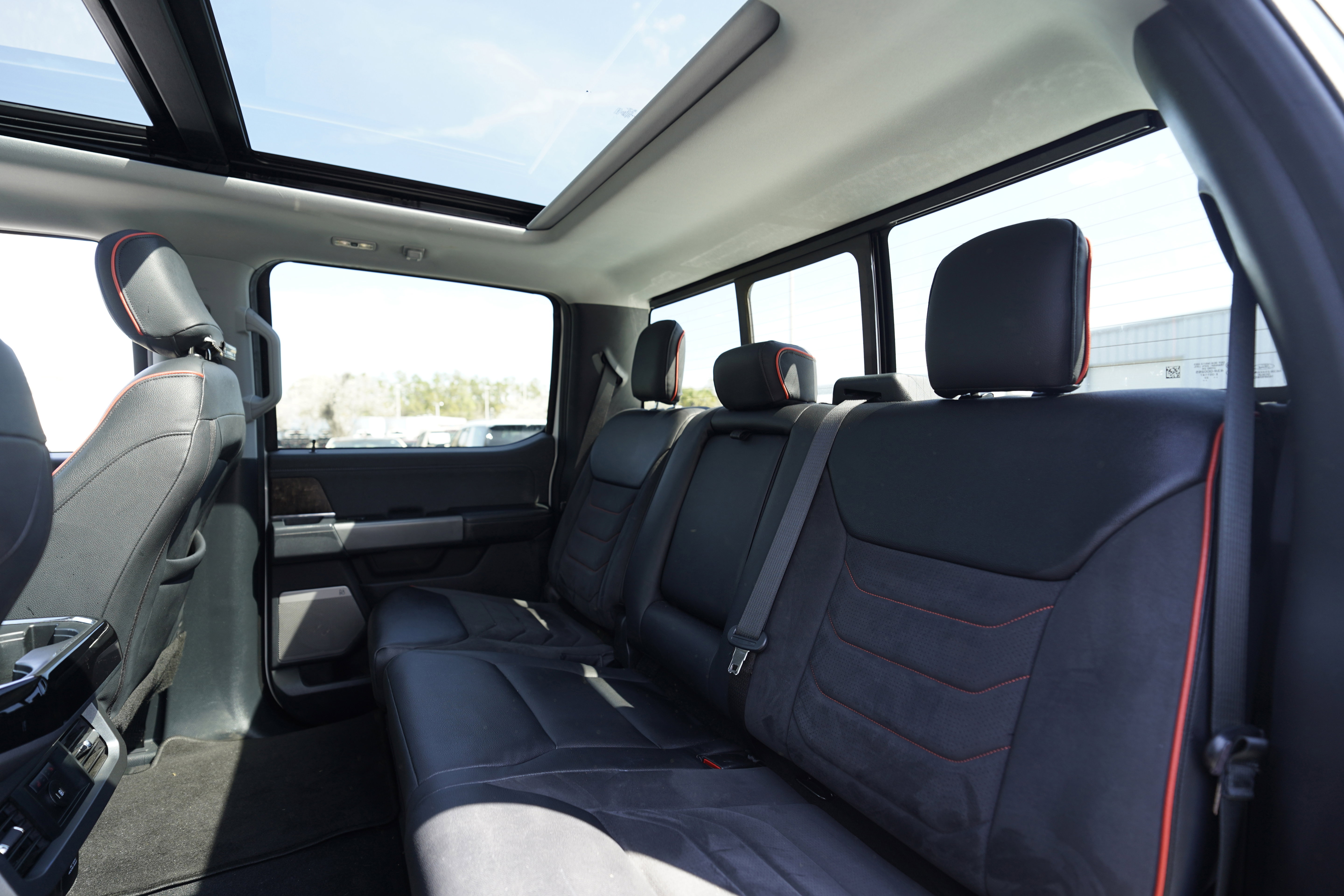 Used 2023 Ford F250 Lariat w/ Lariat Ultimate Package image 11