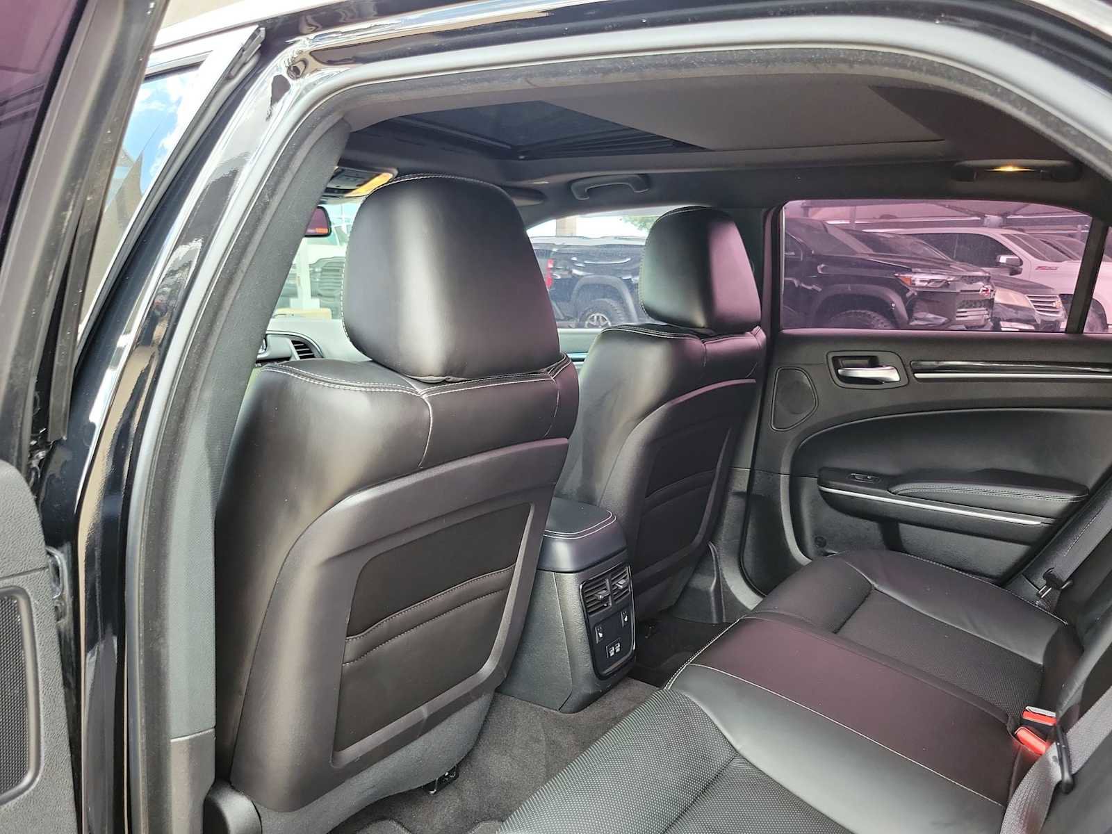 Used 2023 Chrysler 300 S w/ Comfort Group RWD image 16