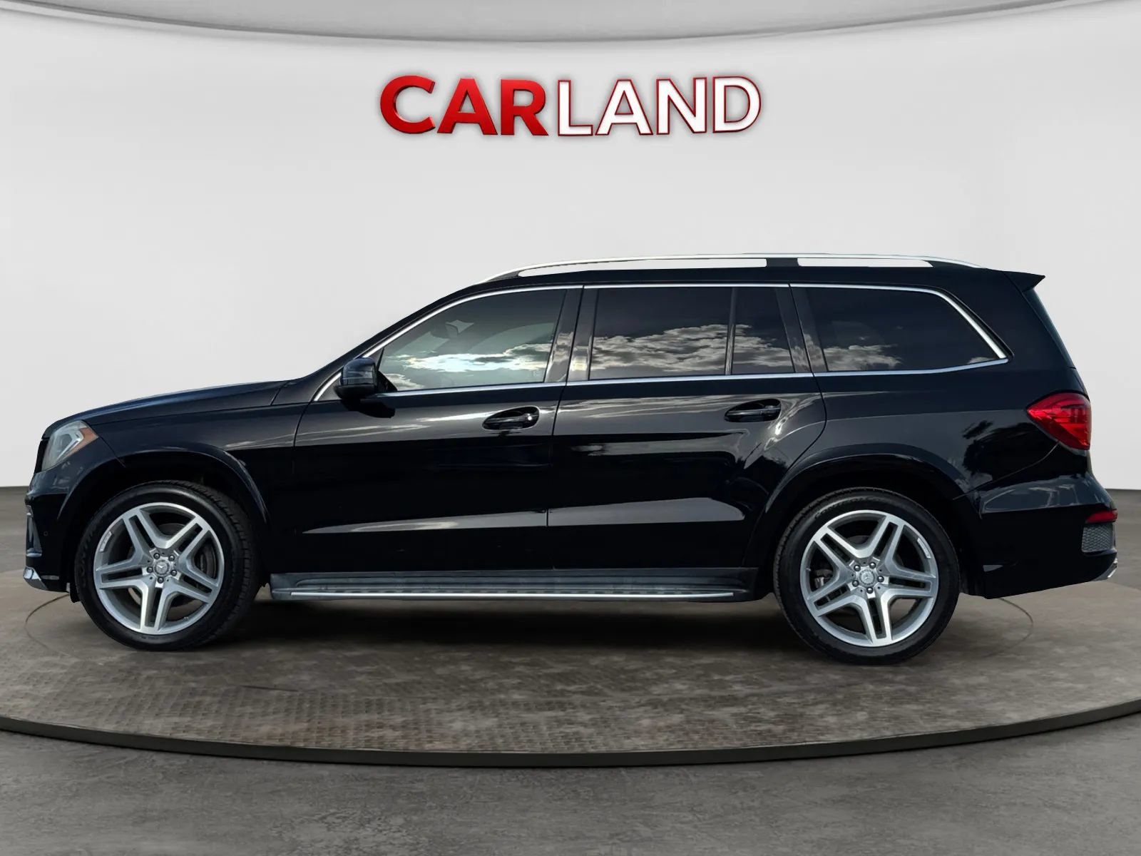 Used 2016 Mercedes-Benz GL 550 4MATIC image 2