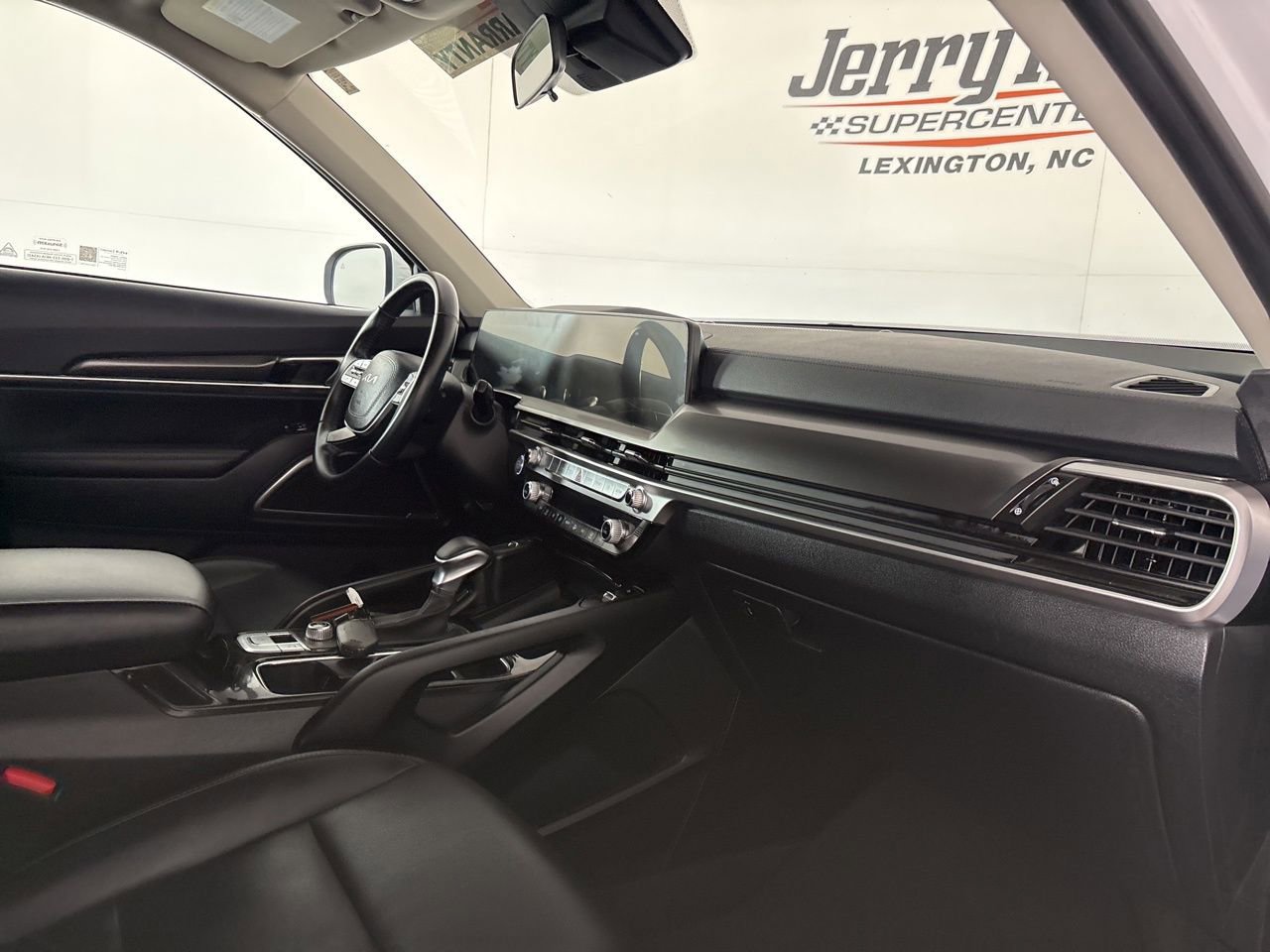 Used 2025 Kia Telluride S image 32
