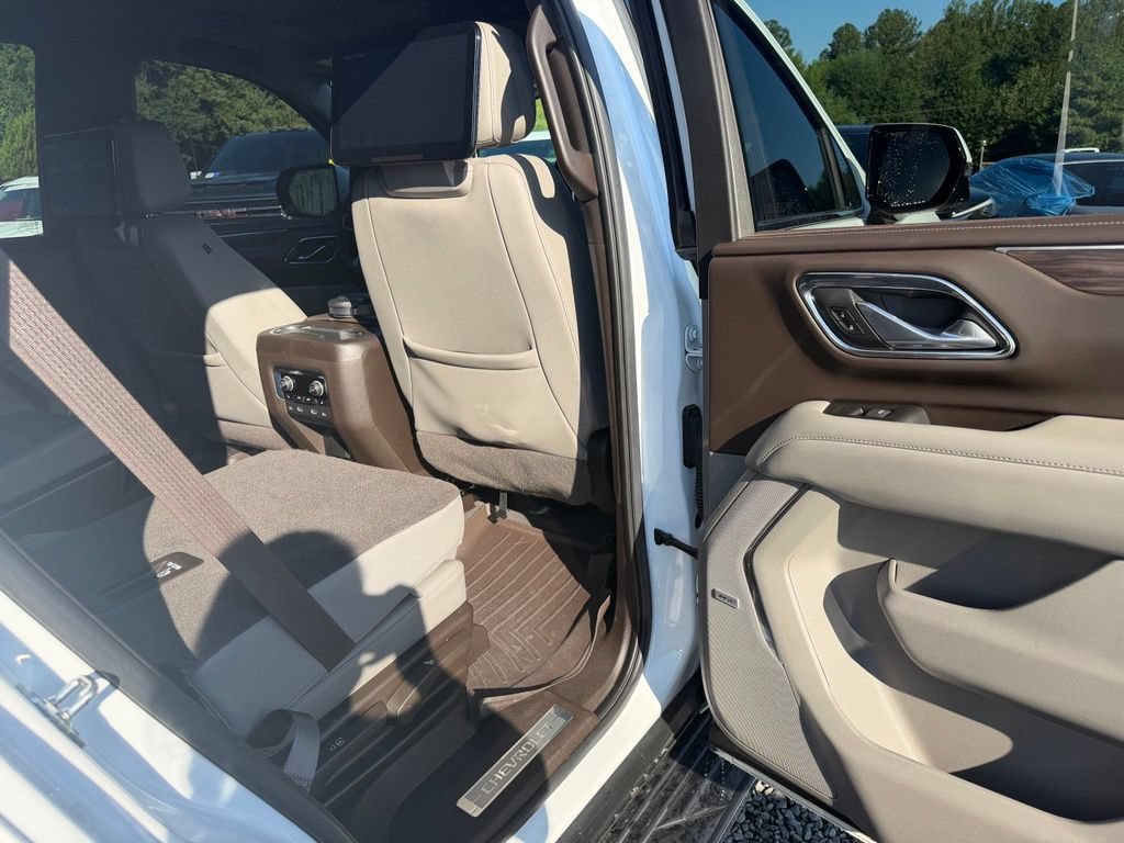 Used 2022 Chevrolet Tahoe LT w/ LT Signature Package AWD/4WD image 14