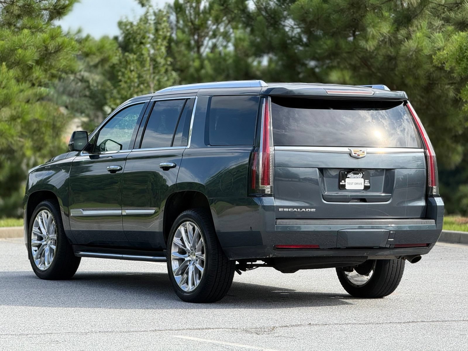 Used 2019 Cadillac Escalade Luxury AWD/4WD image 10