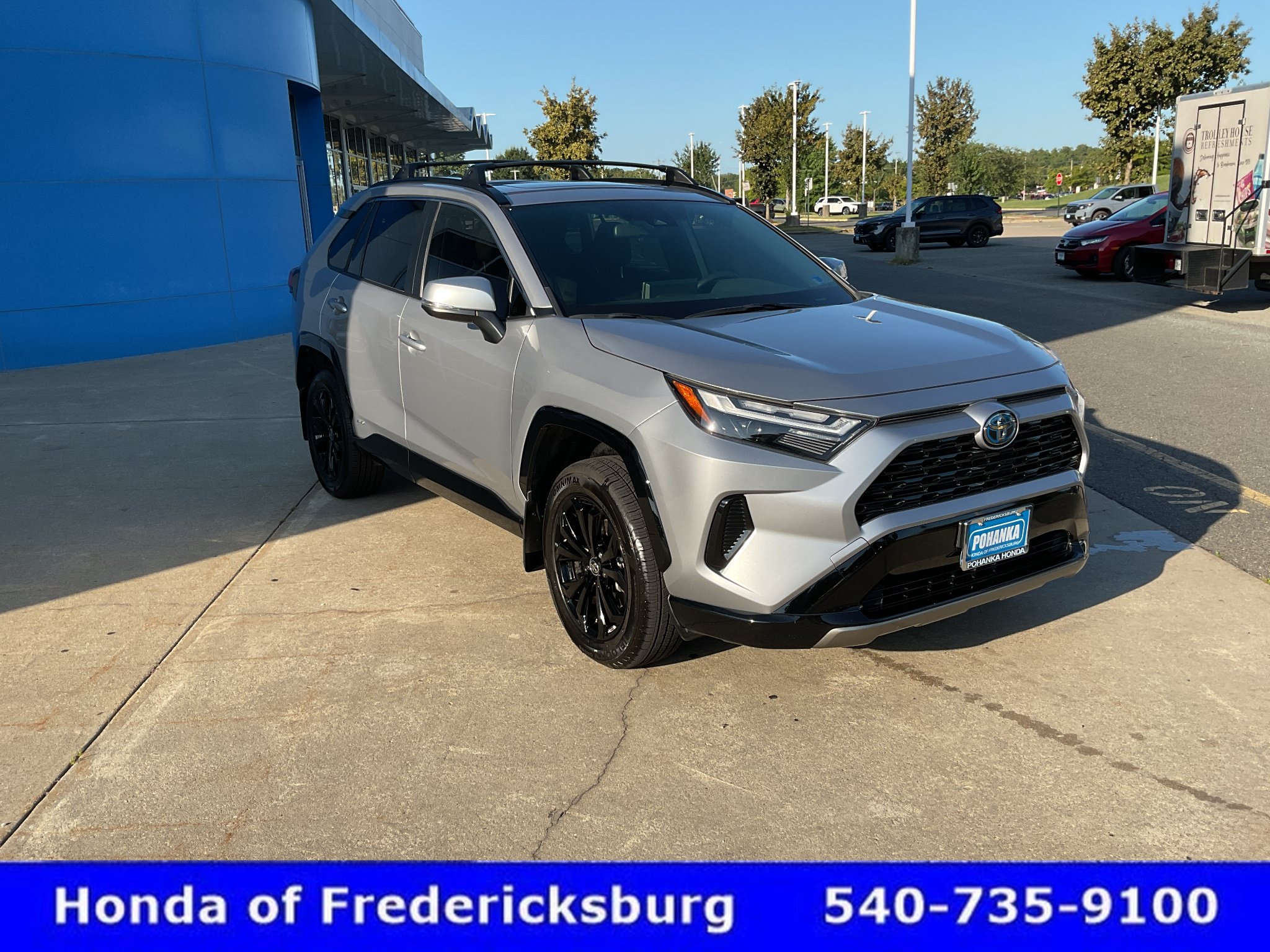 Used 2023 Toyota RAV4 SE w/ Convenience Package AWD/4WD image 8