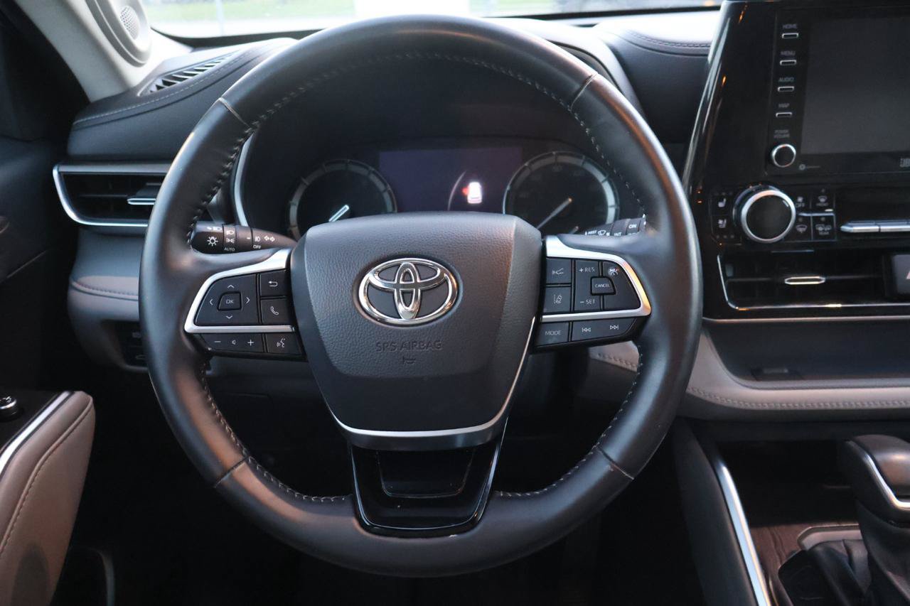 Used 2020 Toyota Highlander Limited FWD image 12
