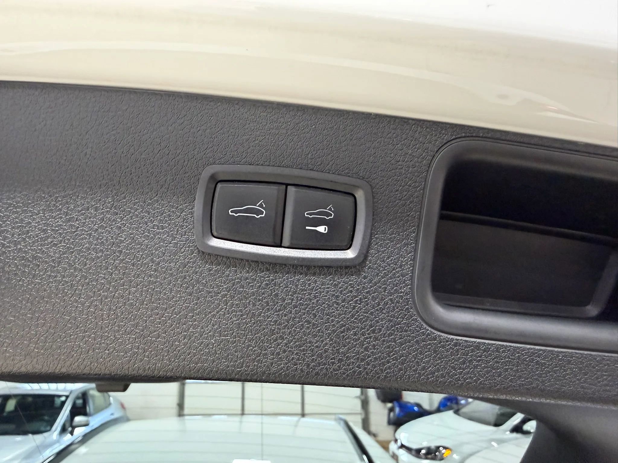 Used 2018 Porsche Macan AWD/4WD image 37
